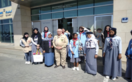 Dar Al Uloom Guides conduct a humanitarian visit to Al Jawhara Hospital organized by Al Ain Scouts (2)