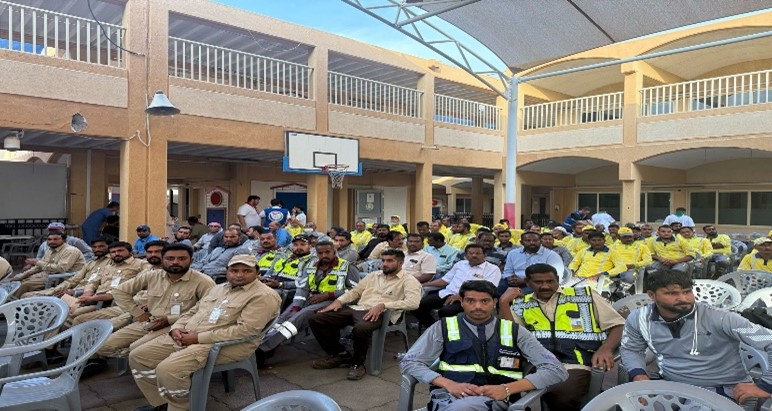 Dubai Scouts participate in the Warm Winter initiative to support workers and promote social solidarity (3)
